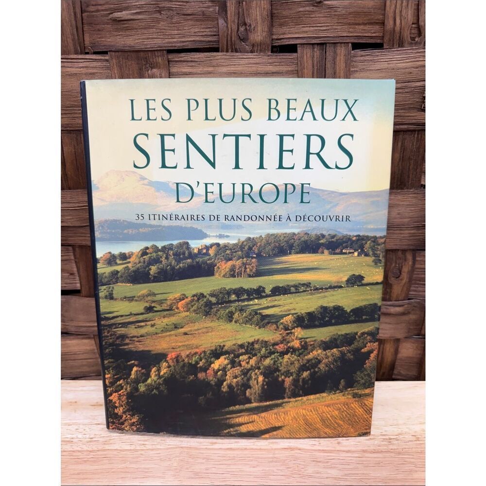 Les Plus Beaux Sentiers d'Europe Coffee Table Book - Green Landscape Cover
